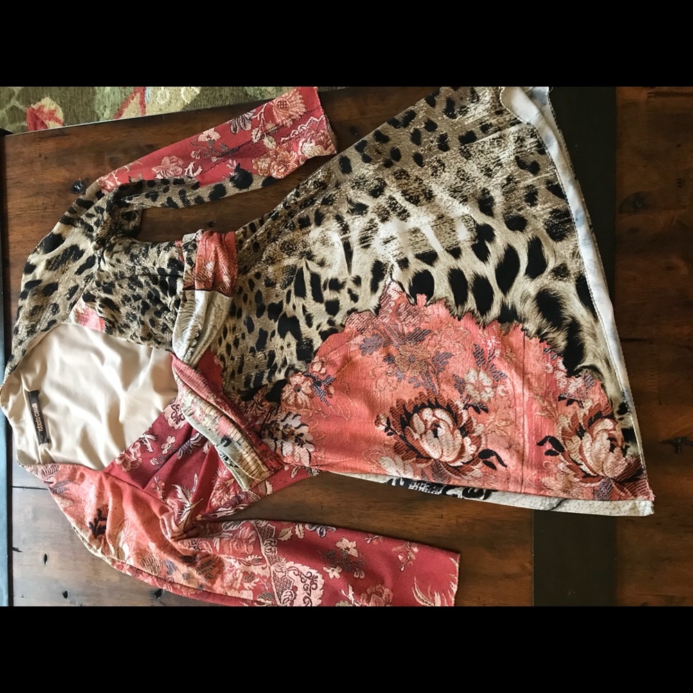 Pre owned Authentic Roberto Cavalli top size 40